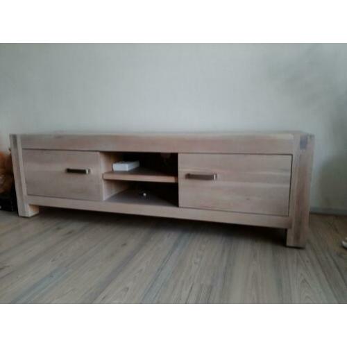 Mooie licht houten meubels