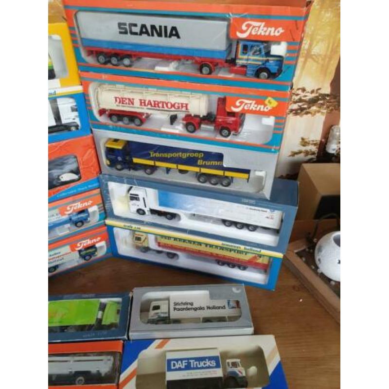 Veel Tekno en Lion Car vrachtauto's te koop. Per stuk. 1:50