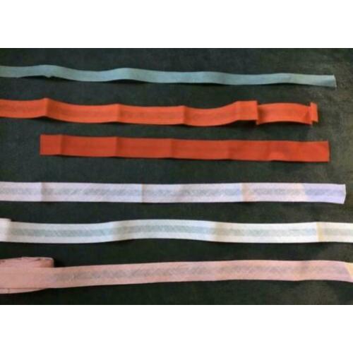 Grijs rood roze biasband biaisband lintjes