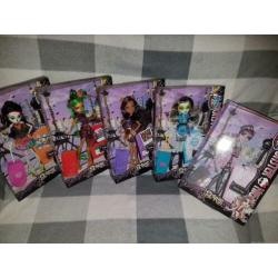 Monster high / scaris collection / complete set