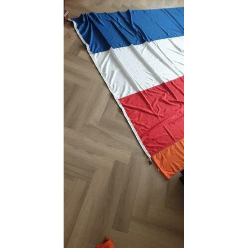 Originele grote nationale vlag met wimpel 3.00 m x 2.00 m.