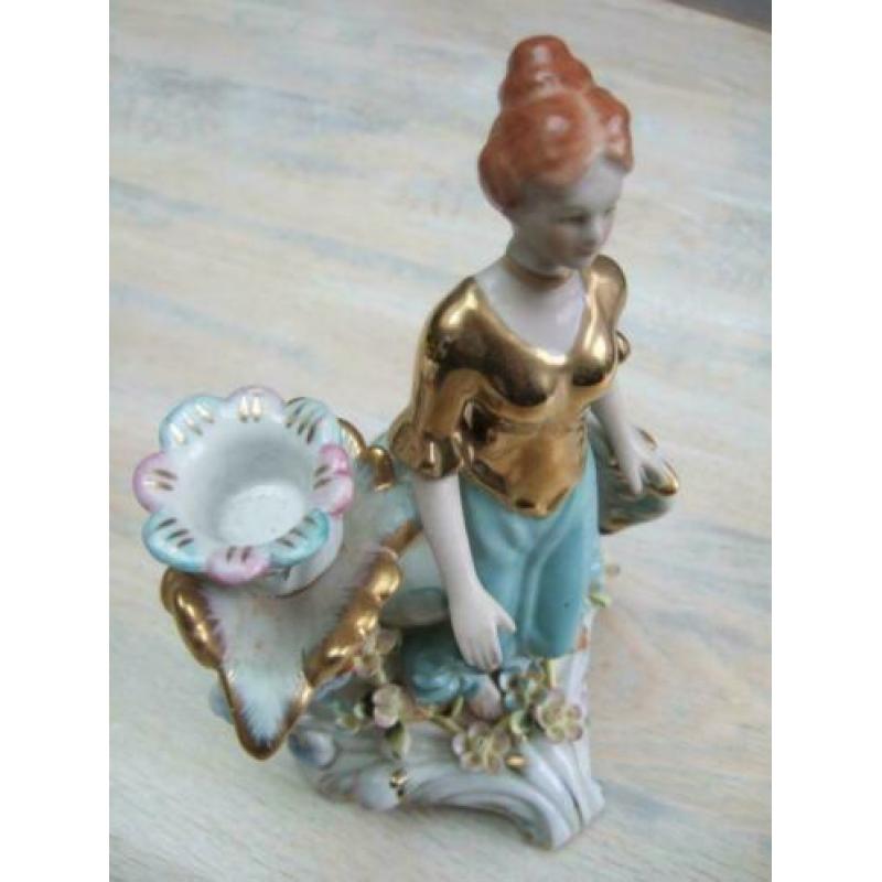 Mooie Meissen beeldje met vrouw en kandelaar