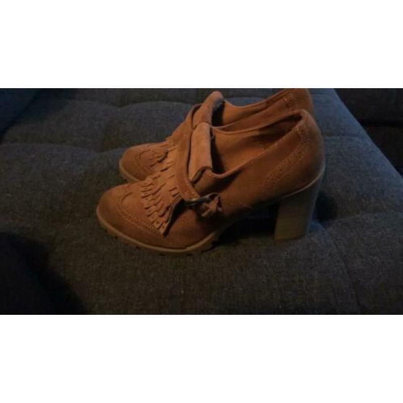 Zara Trafaluc loafers met hak, maat 38, suède mét franje ??