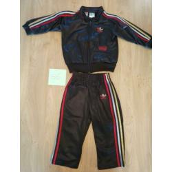 Adidas Chile 62 trainingspak maat 86 zwart glans