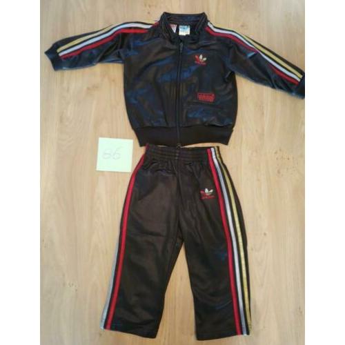 Adidas Chile 62 trainingspak maat 86 zwart glans