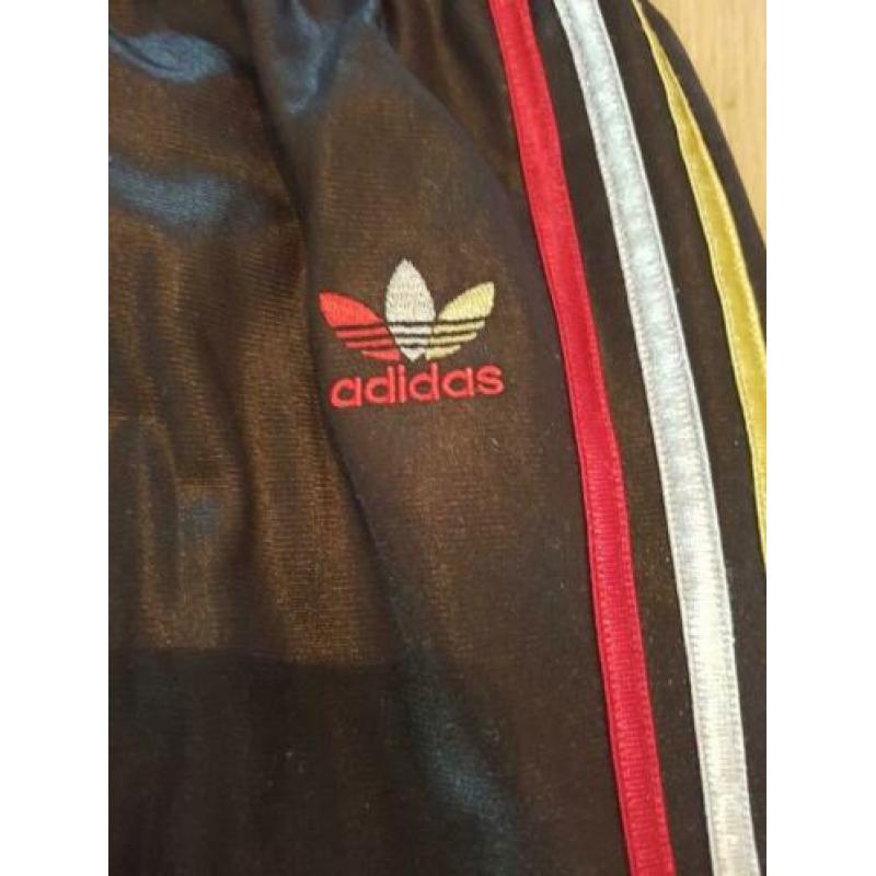 Adidas Chile 62 trainingspak maat 86 zwart glans
