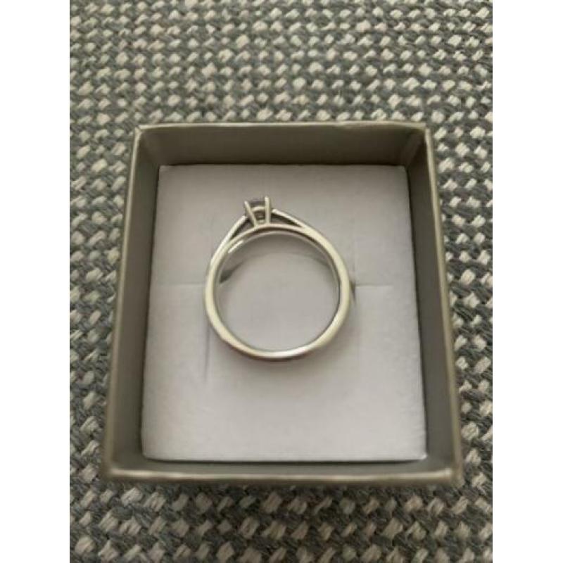 Prachtige 925 zilveren solitair ring met zirkonia