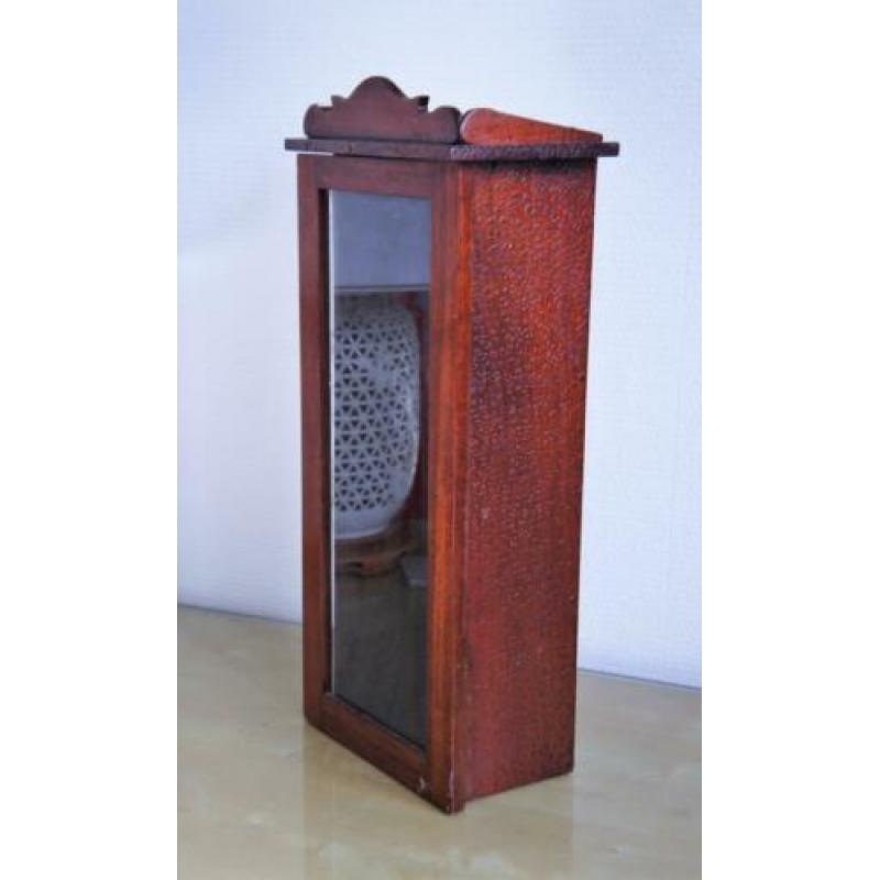 leuke kleine antieke vitrine