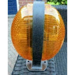 kleine partij van 6 stuks oranje alarm lampen en houders