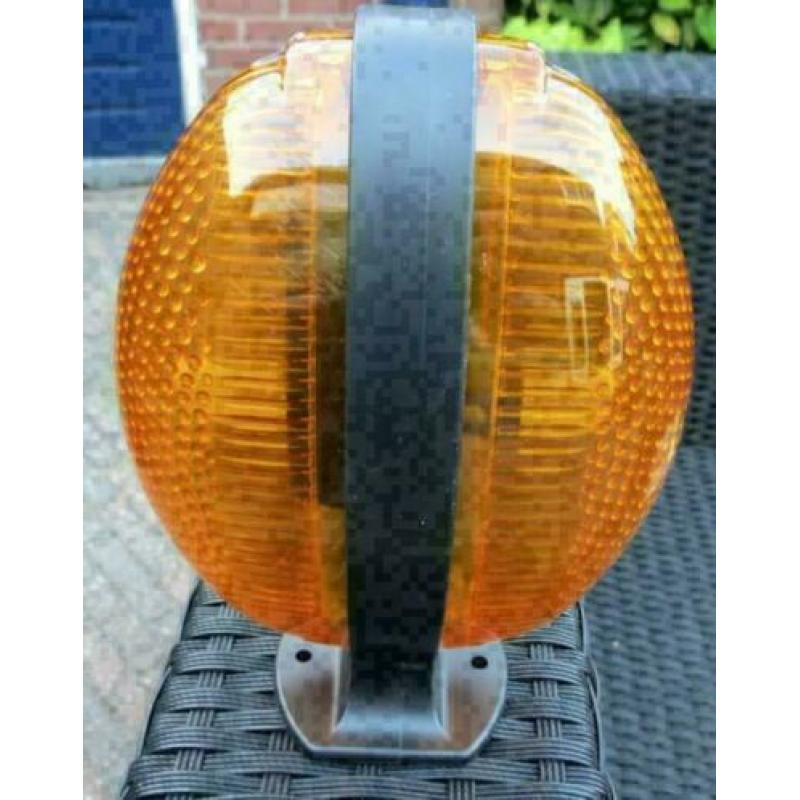 kleine partij van 6 stuks oranje alarm lampen en houders
