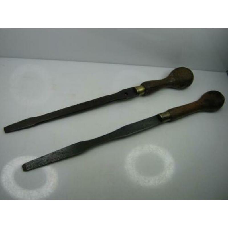 Lange Schroevendraaiers. 50cm en 60cm lang. Circa 1900-1920