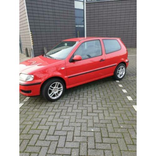 Volkswagen Polo 1.4 44KW 2000 Rood
