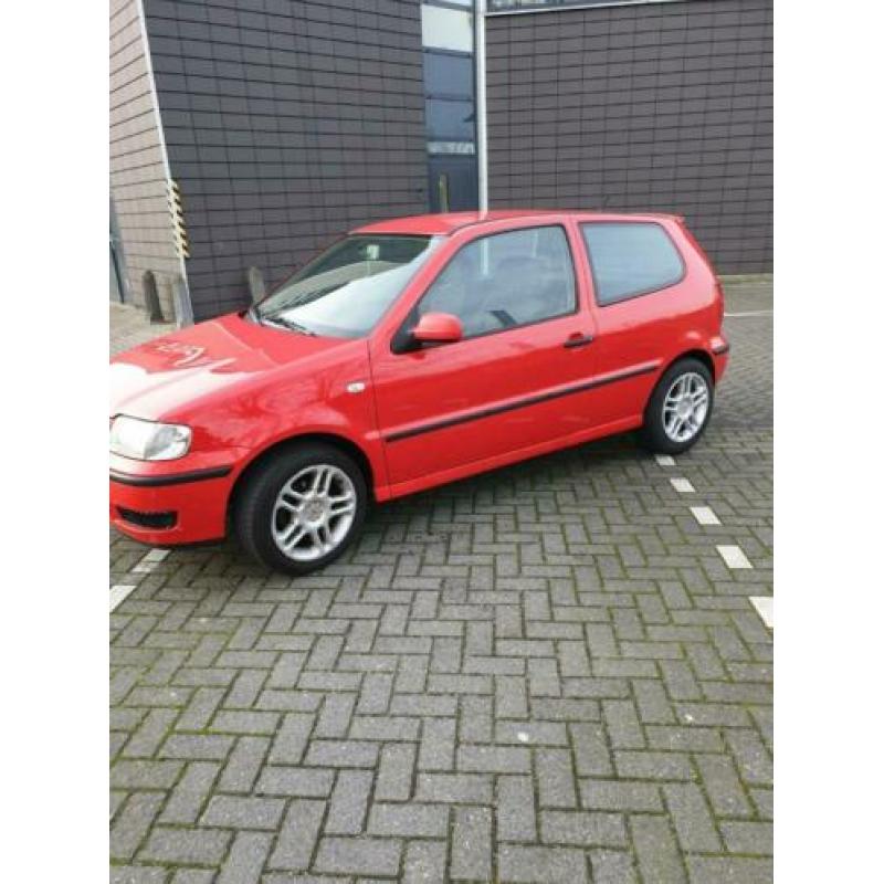 Volkswagen Polo 1.4 44KW 2000 Rood