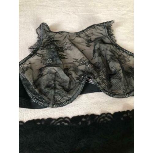 Victoria’s secret kanten bh 80c en string L nieuw