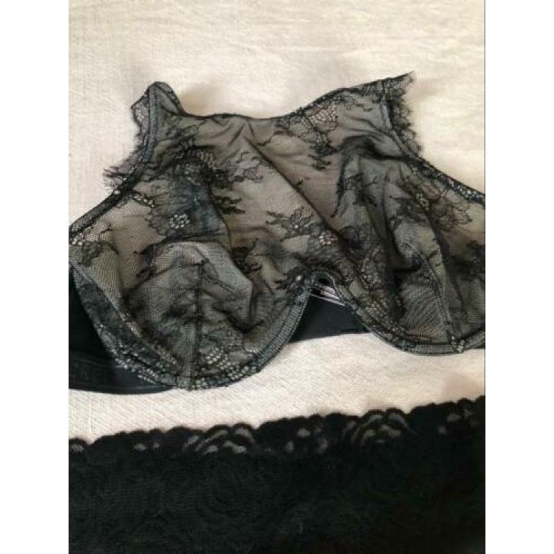 Victoria’s secret kanten bh 80c en string L nieuw