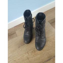 Zwarte bikerboots met glitter