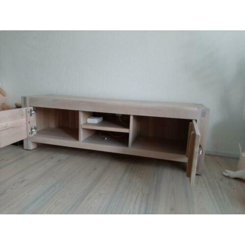 Mooie licht houten meubels