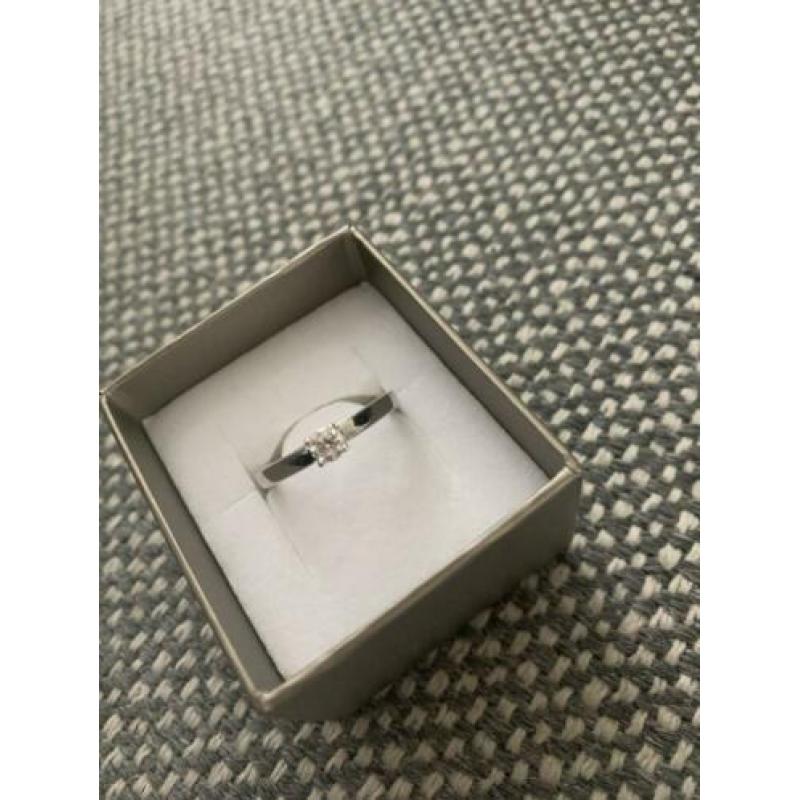 Prachtige 925 zilveren solitair ring met zirkonia