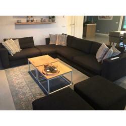 Hoekbank met 2 poefen van kartell nieuwprijs; € 5400,-