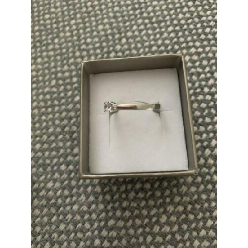 Prachtige 925 zilveren solitair ring met zirkonia