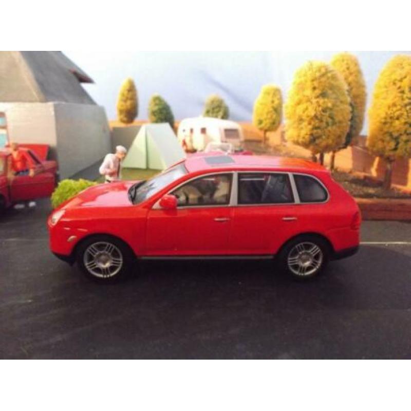 1/43 Porsche Cayenne - Cararama Rood