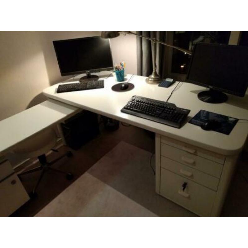 Bureau wit MDF lade kastje bijpassende printertafel moet weg