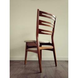 Retro vintage design stoelen opnieuw gestoffeerd