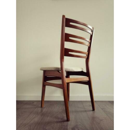 Retro vintage design stoelen opnieuw gestoffeerd