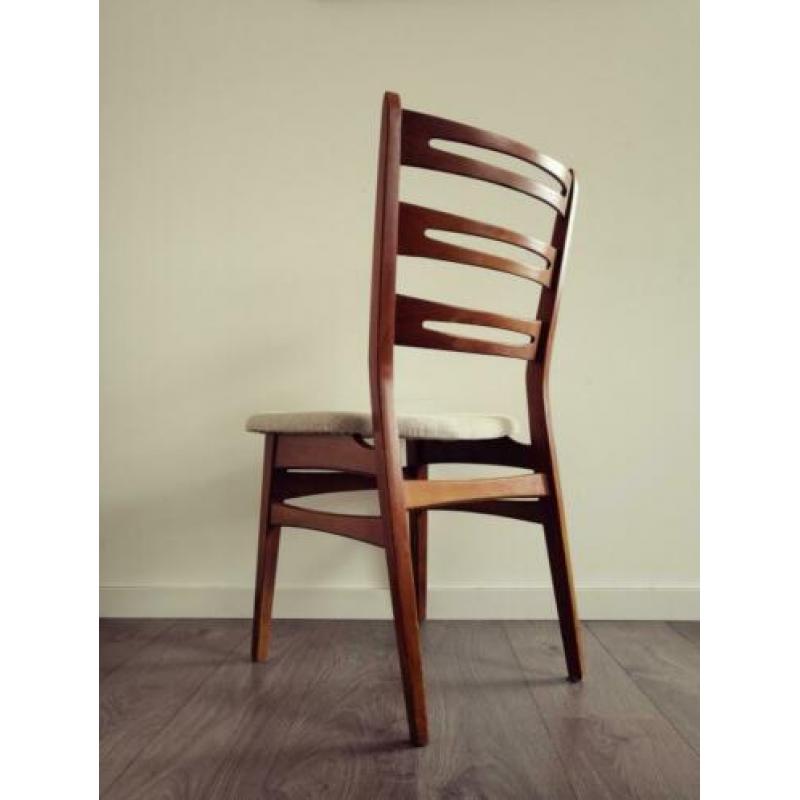 Retro vintage design stoelen opnieuw gestoffeerd