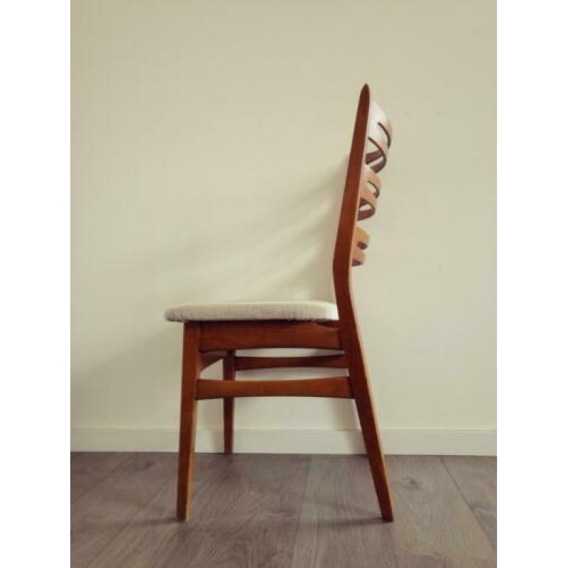 Retro vintage design stoelen opnieuw gestoffeerd