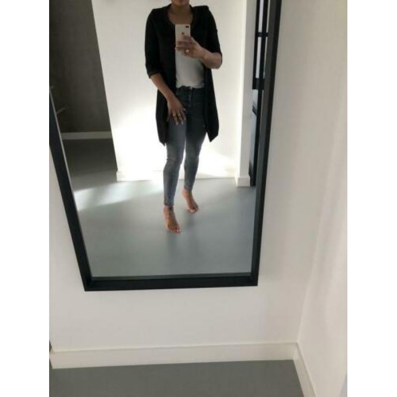 Blazer lang model van Nikkie. Panterkop op de achterkant