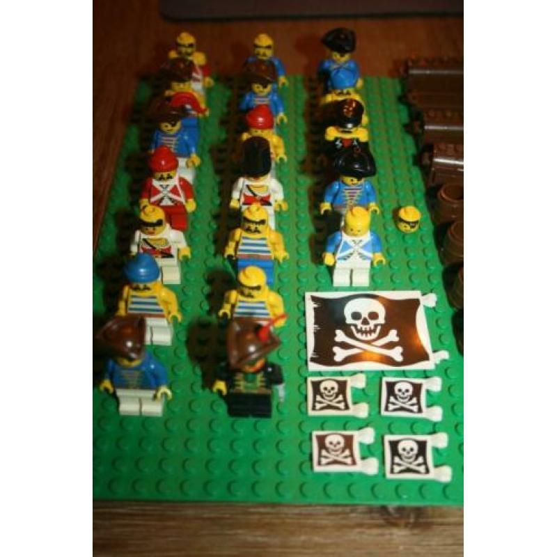 Lego lot pirates poppetjes en accessoires onderdelen.