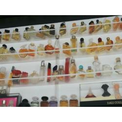 Te koop parfumkast