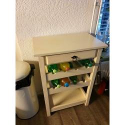 Keukentrolly met wijn of frisdrank rek
