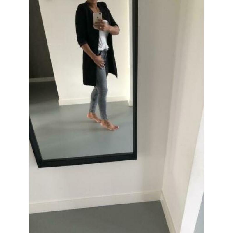 Blazer lang model van Nikkie. Panterkop op de achterkant