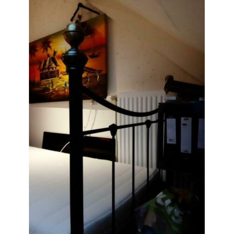 Zwart stalen bed 90x210 auping
