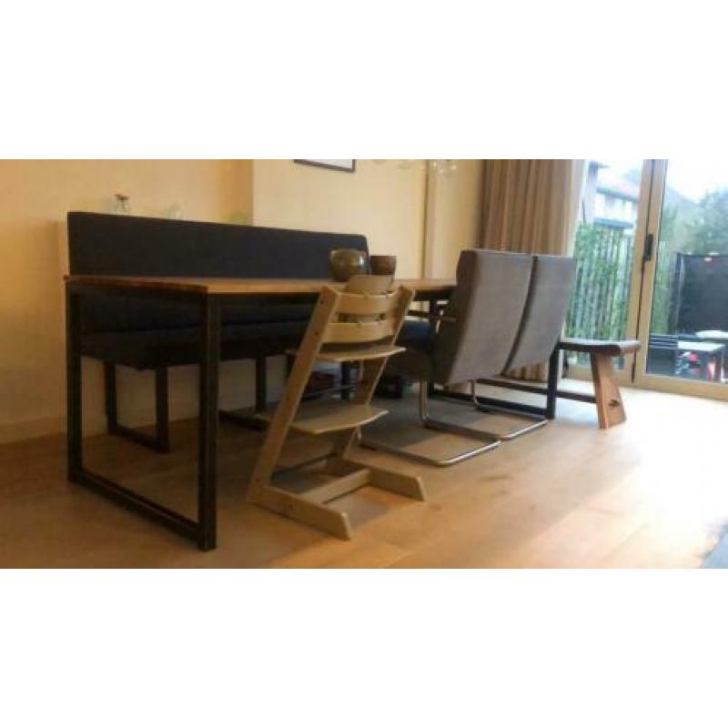 Stoere eettafel van teakhout (90x240 cm) met stalen poten