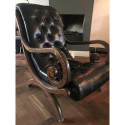Gecapitonneerde Chesterfield stoel fauteuil vintage