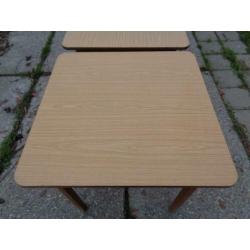 6 vierkanten knutseltafels / werktafels./ hobbytafels