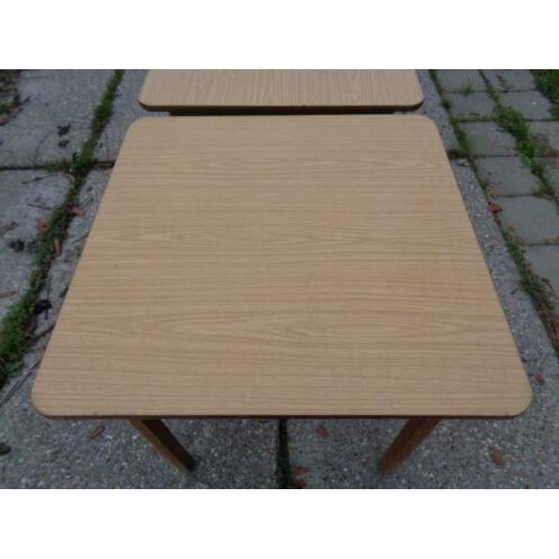 6 vierkanten knutseltafels / werktafels./ hobbytafels