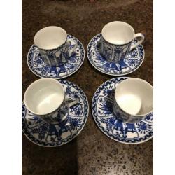 4 kop en schoteltjes. Blauw wit porselein