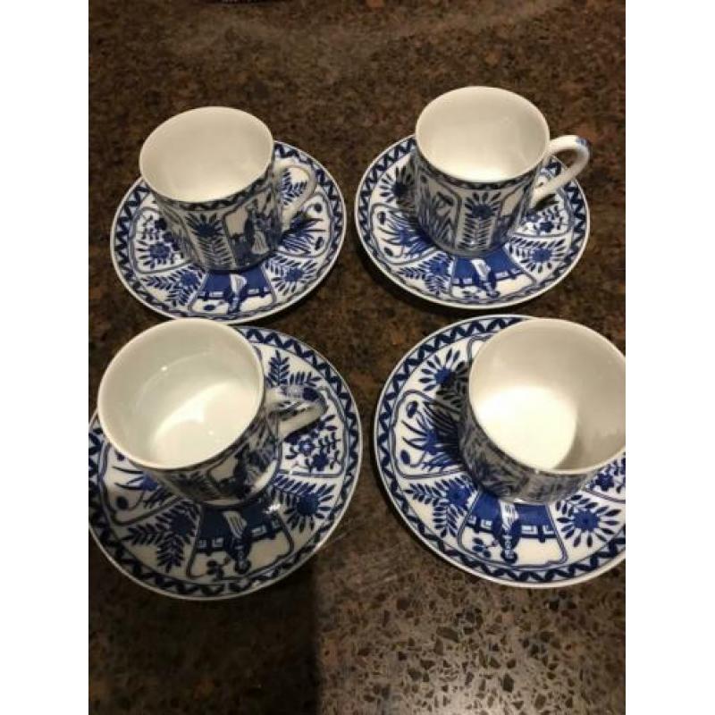 4 kop en schoteltjes. Blauw wit porselein