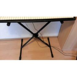 Yamaha psr 220 keyboard.
