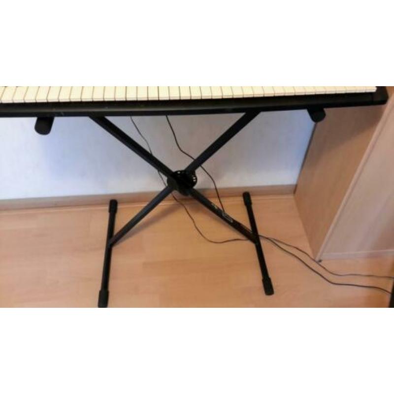 Yamaha psr 220 keyboard.