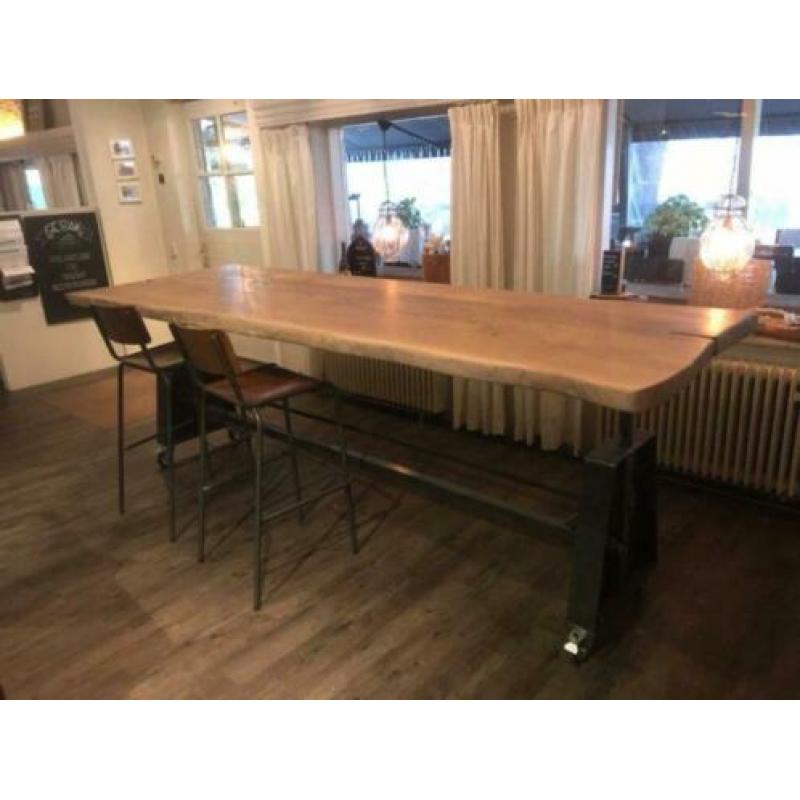 Stoere eiken boomstamblad eettafel op verstelbaar onderstel