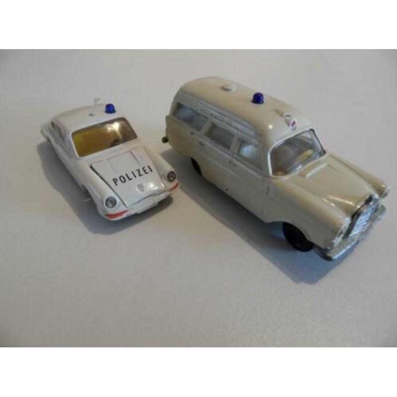Siku Porsche 901 Polizei en Mercedes Krankenwagen
