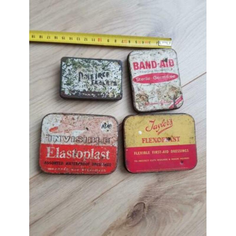 4 x kleine oude / antieke blikjes elastoplast flexoplast enz