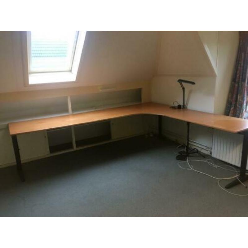 Ikea hoekbureau in goede staat