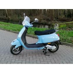 Heerlijk rijdende vespa lx 50 snor