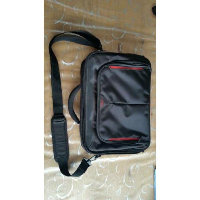 Te Koop! Twee laptop tassen, (1 x Targus (nieuw) en 1 x HP i